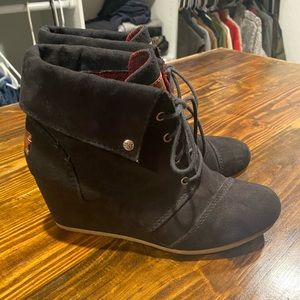 Women’s Black Wedge booties
